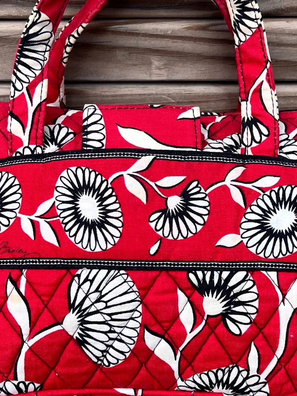 •Vera Bradley Red Floral Quilted Cosmetic Organizer EUC!
